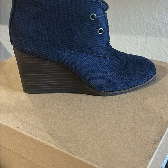 NIB women’s Lucky brand Navy Wedge Ankle Boots 5.5 - Picture 1 of 5